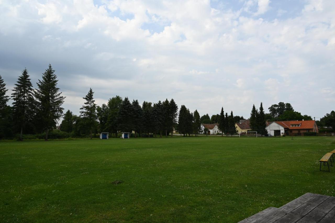 Penzion Mezi řádky Jindřichŭv Hradec Esterno foto