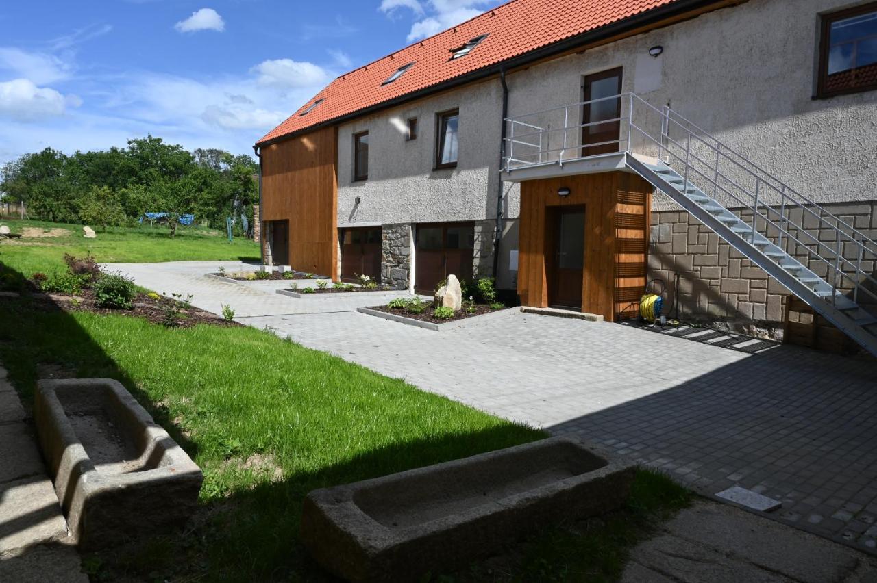Penzion Mezi řádky Jindřichŭv Hradec Esterno foto